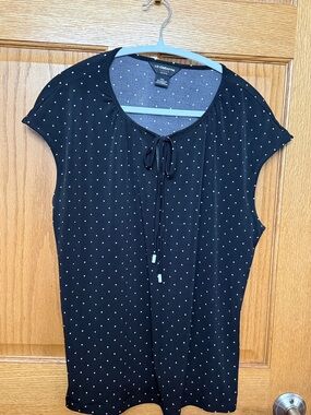 Liz Claiborne Black Polka Dot Tie-Neck Cap Sleeve Blouse